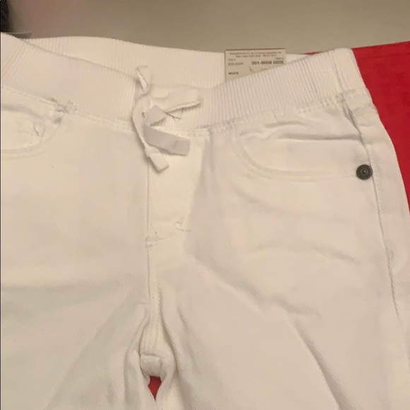 White shorts - Picture 3 of 3